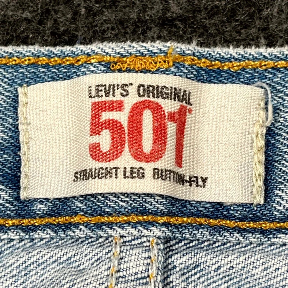 Vintage Levis 501 Original Mens Straight Leg Light Wash Blue Denim Jeans 32x32